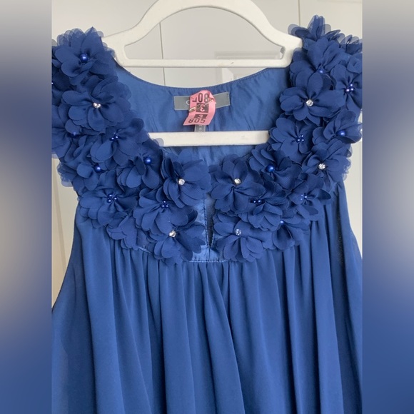 GRACIA Blue Sleeveless with 3-D Flowe Detail - Picture 2 of 7